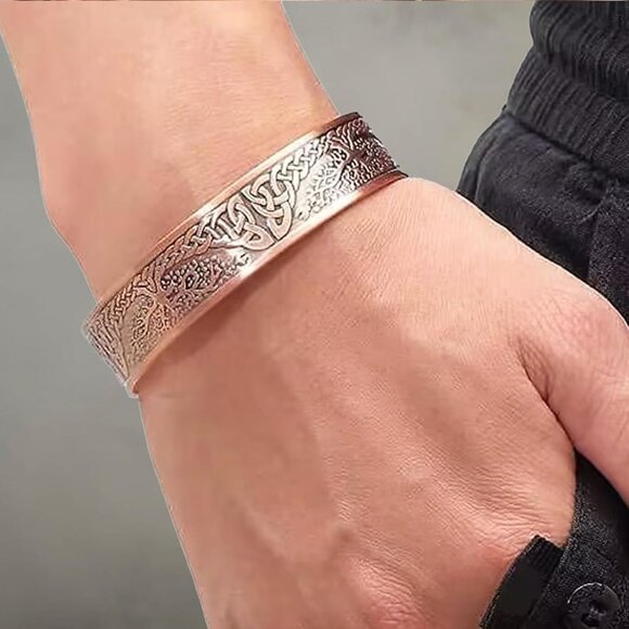 Elegant Adjustable Cuff Bracelet with 3500 Gauss Magnets - Vintage Floral Design - Picture 2 of 8